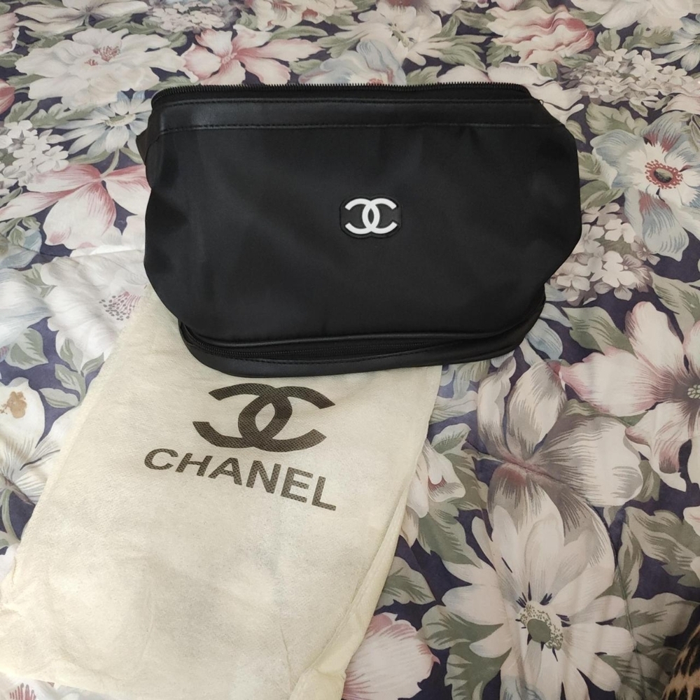 CC Black Cosmetics Bag/Clutch - Picture 12 of 13